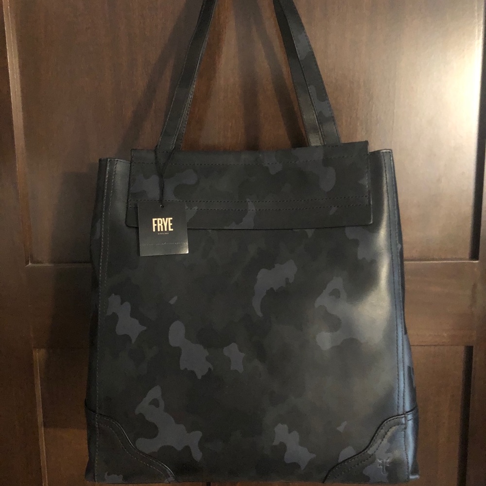 NEW~Frye Charlie Simple Tote in Ocean Camo
